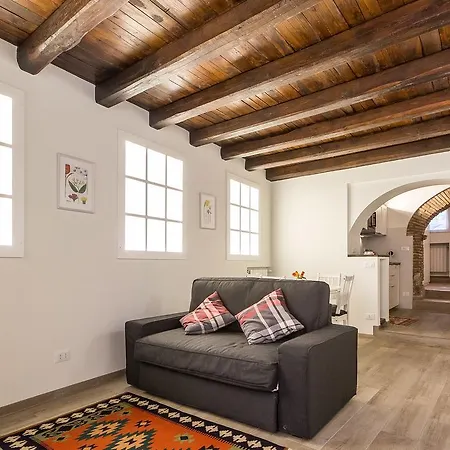 아파트 In Trastevere White