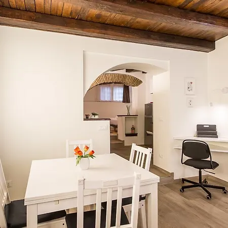 아파트 In Trastevere White